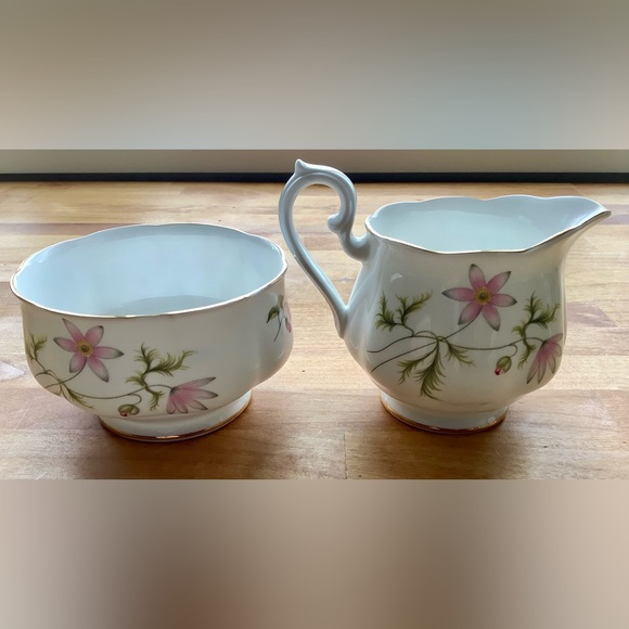 Richmond Wild Anemone Sugar Bowl & Creamer - Picture 4 of 9